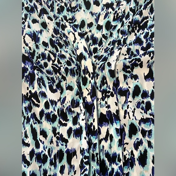 212 Collection Women’s plus size 1X  Blue, White and Black Printed Top - Picture 9 of 12